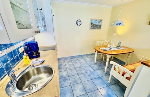 Warnemuende Apartment | Oyster Hotel: Relaxing Stay on the Scenic Alter Strom