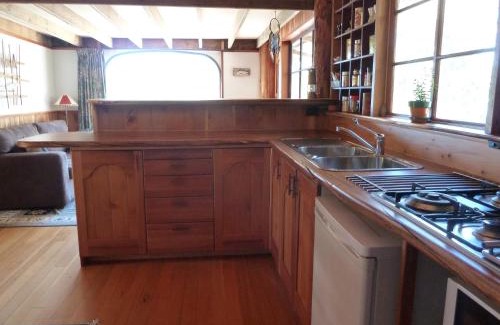 Hastings Cabin | Oyster Shack: Family-Friendly Retreat with Essential Amenities