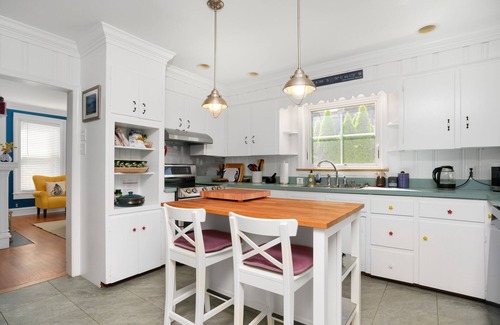 Cape Charles House | Oyster Shack - true gem in heart of downtown!