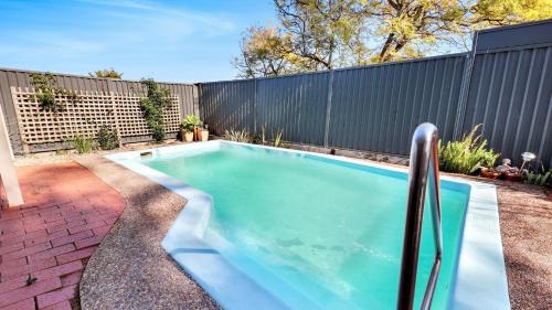 Merimbula House | Oyster View: Family-Friendly Retreat with Pool & Breakfast