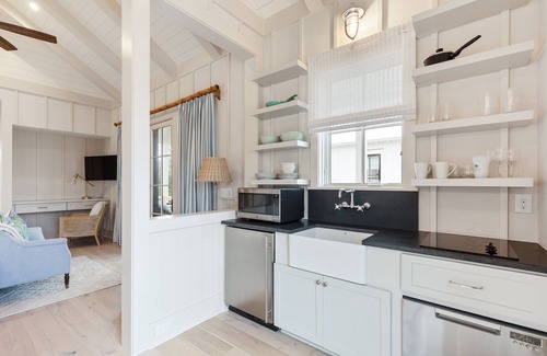 Johns Island House | Cozy Creekside Bungalow at Kiawah River - Pet Friendly Retreat