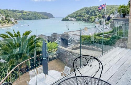 Dartmouth House | Experience the Oystercatcher: Family-Friendly Retreat with Hot Tub