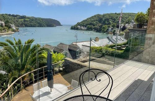 Dartmouth House | Experience the Oystercatcher: Family-Friendly Retreat with Hot Tub