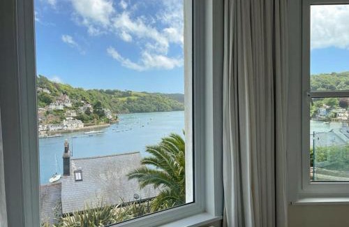 Dartmouth House | Experience the Oystercatcher: Family-Friendly Retreat with Hot Tub