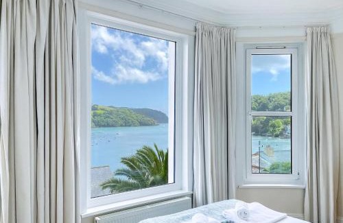 Dartmouth House | Experience the Oystercatcher: Family-Friendly Retreat with Hot Tub