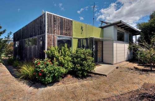 Coles Bay House | Oystercatcher: Lagoon Views with Pet-Friendly Amenities