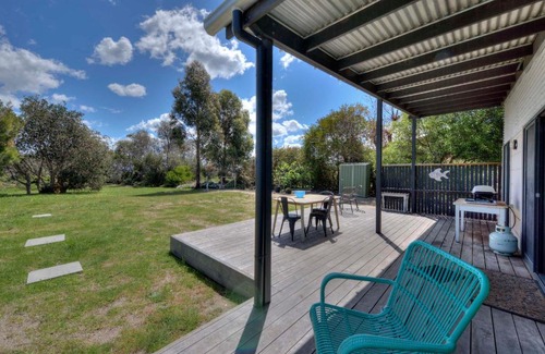 Coles Bay House | Oystercatcher: Lagoon Views with Pet-Friendly Amenities