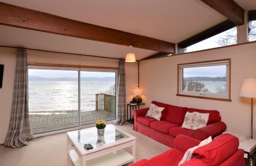 Tighnabruaich House | Discover Oystershell Lodge: Oceanfront Family Retreat