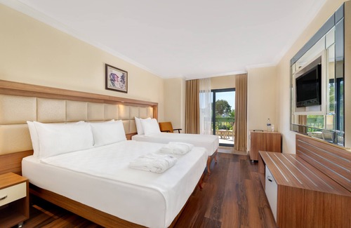 Incekum Hotel | Relax at Oz Hotels İncekum Beach Resort with Ocean Views
