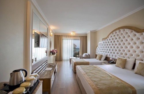 Evrenseki Hotel | Relax at Oz Hotels Side Premium with Ocean View Amenities