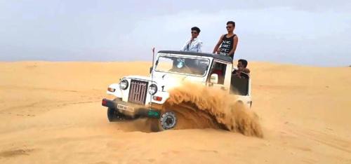 Kanoi Resort | Discover Romiyo Desert Camp: Pet-Friendly Oasis with Breakfast