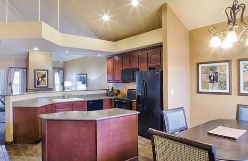Branson Resort | Unforgettable Ozark Retreat with Oceanfront Pool & Spa