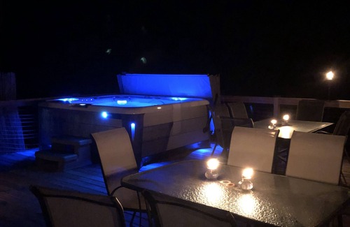 Theodosia House | Ozark Livin' - Sleeps 18, on 10 acres - 1 mi from Bull Shoals lake