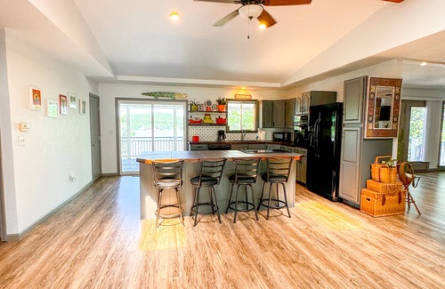 Roach House | Discover Ozark Outing: Breathtaking Lake Views & Pool Access