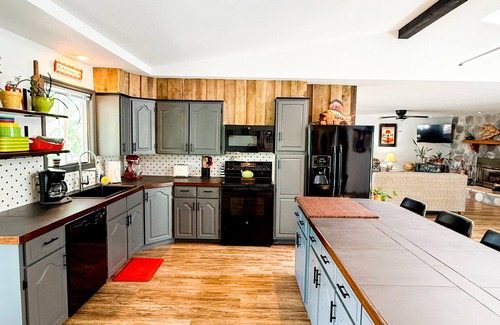 Roach House | Discover Ozark Outing: Breathtaking Lake Views & Pool Access