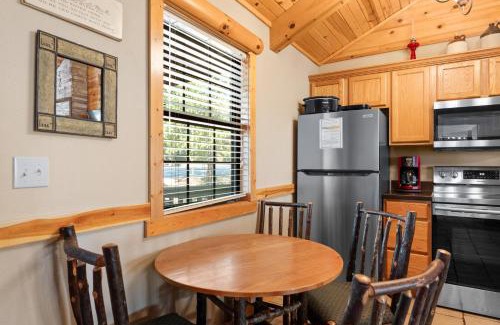 Branson Cabin | Inviting Holiday Homes in Branson, MO with Pool Access