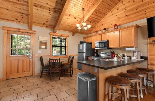 Branson Cabin | Inviting Holiday Homes in Branson, MO with Pool Access