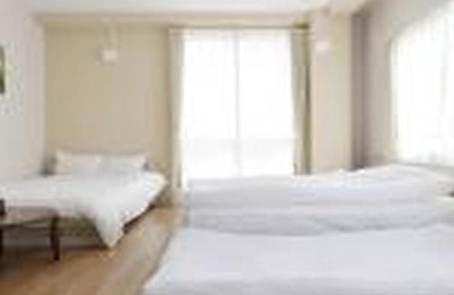 Sennichimae Apartment | Explore 大ざわビル601: Family-Friendly Comfort Awaits