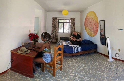 San Jacinto Amilpas Bed & Breakfast | Ozeli bed and breakfast. Steady and charming hostel in Oaxaca city.