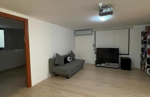 Givat Shmuel House | Discover OZi HOUSE: Perfect for Families and Pets