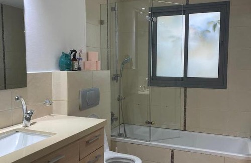 Givat Shmuel House | Discover OZi HOUSE: Perfect for Families and Pets