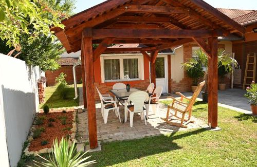 Gyula Apartment | Highly Rated Pálma Apartman with Family-Friendly Amenities