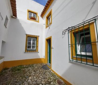 Evora Apartment | Beautiful Páteo dos Oliveira - Casa da Cocheira Escape