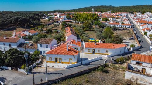 Nossa Senhora da Tourega House | Discover Páteo Lima: Oceanfront Retreat with Pool Access