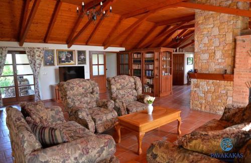 Vac Villa | Experience Pávakakas Vendégház: 4-Star Family Retreat