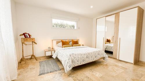 Arles House | Discover Pâquerette: Guest Rated 9.7 with Hot Tub Relaxation