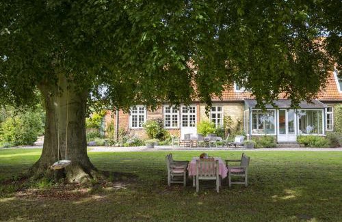 Manhagen House | Discover Pächterhaus: Pet-Friendly with 10/10 Guest Ratings