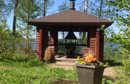 Toivakka House | Relaxing Päivänsäde Cottage with Ocean View & Hot Tub