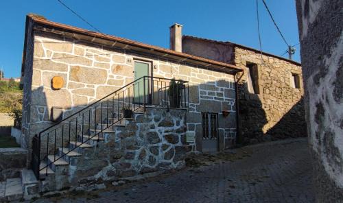 Montalegre House | Oceanfront Bliss at Pé na Aldeia – Rated 8.9/10 by Guests