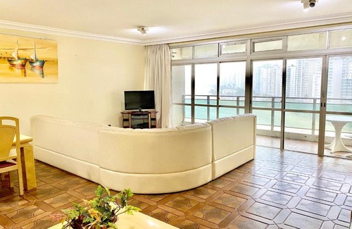Morro do Maluf Apartment | Oceanfront Pé na Areia Pitangueiras with Pool & Hot Tub