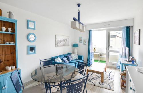 Courseulles-sur-Mer Apartment | Family-Friendly Getaway at Pégase Bleu, 500m to Beach