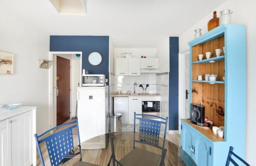 Courseulles-sur-Mer Apartment | Family-Friendly Getaway at Pégase Bleu, 500m to Beach