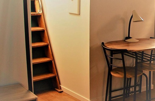 Beaucaire Bed & Breakfast | Exceptional Stay at Péniche Chopine with Delightful Dining