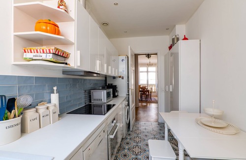 Quartier de l'Ecole-Militaire Apartment | Elegant Pérignon's Palazzo: Family-Friendly and Accessible