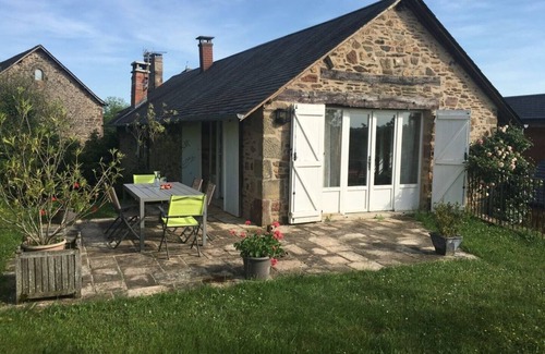 Beynat House | Idyllic Périgord Country House with Ocean Views & Spa
