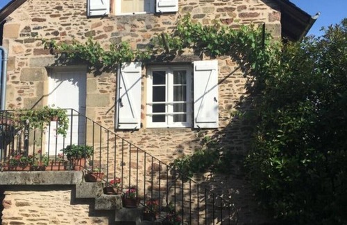 Beynat House | Idyllic Périgord Country House with Ocean Views & Spa
