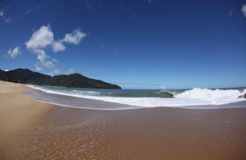Boicucanga Beach House | Discover Pérola da Mata: Oceanfront Bliss with Pool