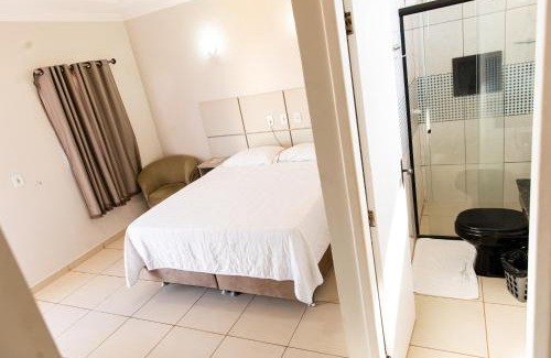 Santarem Hotel | Relax at Pôr do Sol Hotel: Family-Friendly with Pool Access