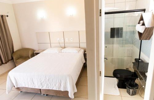 Santarem Hotel | Relax at Pôr do Sol Hotel: Family-Friendly with Pool Access