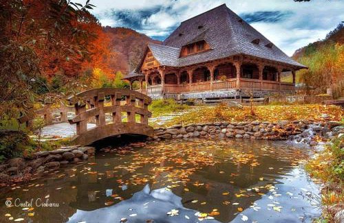 Desesti House | Pet-Friendly Retreat at Păstrăvăria Alex with Breakfast