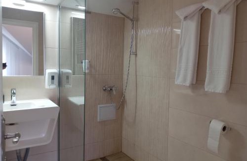 Campulung Moldovenesc Hotel | Eco-Friendly Retreat at Păunașul Codrilor: Rated 9/10