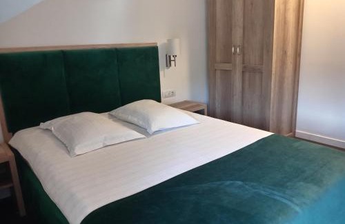Campulung Moldovenesc Hotel | Eco-Friendly Retreat at Păunașul Codrilor: Rated 9/10