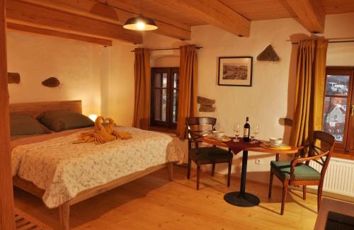 Cesky Krumlov House | Pet-Friendly Retreat at Pětidomí 88 - Rožmberská