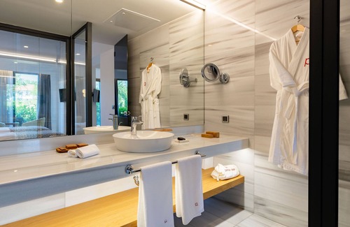 Erdek Hotel | Exceptional Pınar Otel: Ocean Views and Spa Amenities