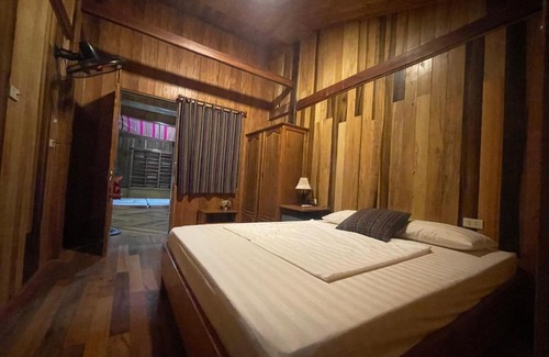 Nghia Lo House | Relax at Pơ Mu Homestay with Pool & Hot Tub Amenities