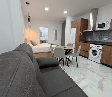 Parque Cruz Conde Apartment | Stylish Child-Friendly Stay at Apartamentos Pintor Zurbaran